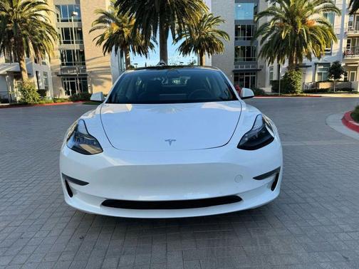 Pearl White Multi-Coat 2023 Tesla Model 3 Standard Range