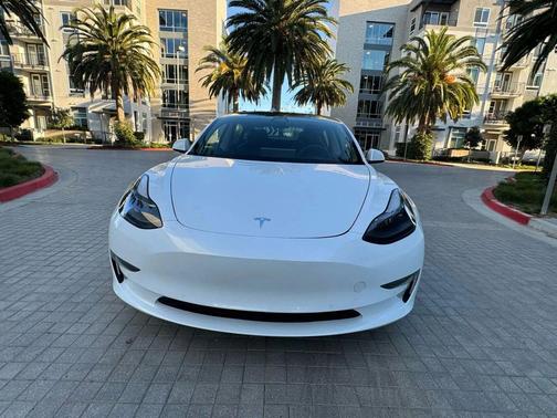 Pearl White Multi-Coat 2023 Tesla Model 3 Standard Range