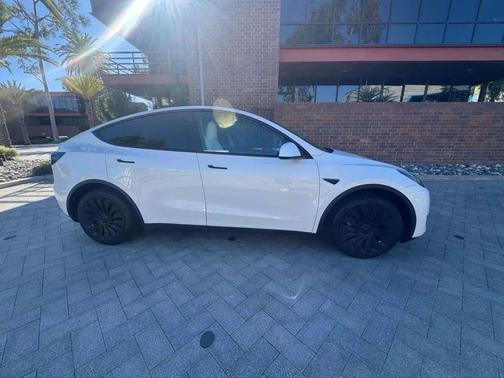Pearl White Multi-Coat 2023 Tesla Model Y Long Range Dual Motor All-Wheel Drive