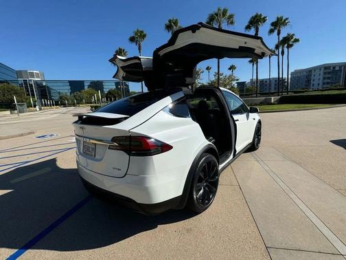 Pearl White Multi-Coat 2018 Tesla Model X 100D