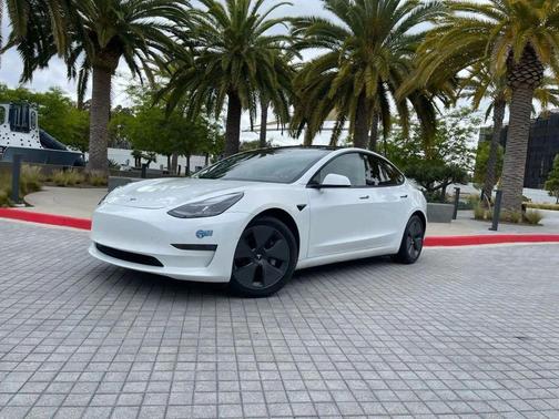 Pearl White Multi-Coat 2023 Tesla Model 3 Standard Range