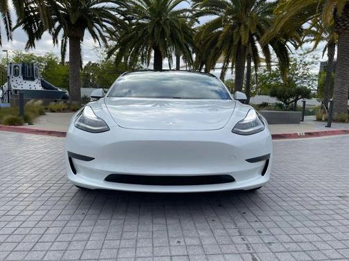 Pearl White Multi-Coat 2023 Tesla Model 3 Standard Range