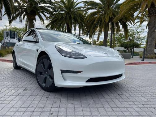 Pearl White Multi-Coat 2023 Tesla Model 3 Standard Range