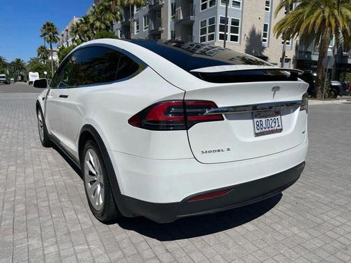 Pearl White Multi-Coat 2017 Tesla Model X 90D