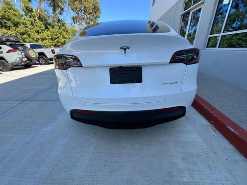 2023 Tesla Model Y Long Range Dual Motor All-Wheel Drive