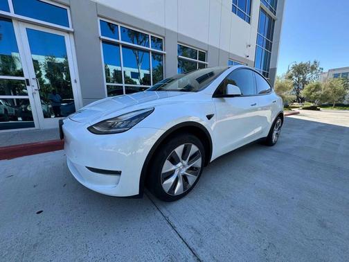 2023 Tesla Model Y Long Range Dual Motor All-Wheel Drive