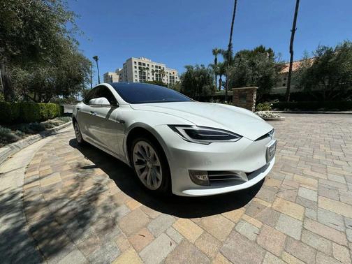 Pearl White Multi-Coat 2018 Tesla Model S 100D