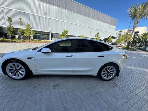 Pearl White Multi-Coat 2023 Tesla Model 3 Standard Range