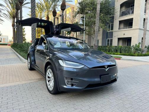 Gray 2017 Tesla Model X 100D