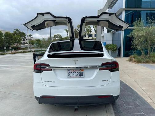Pearl White Multi-Coat 2017 Tesla Model X 100D