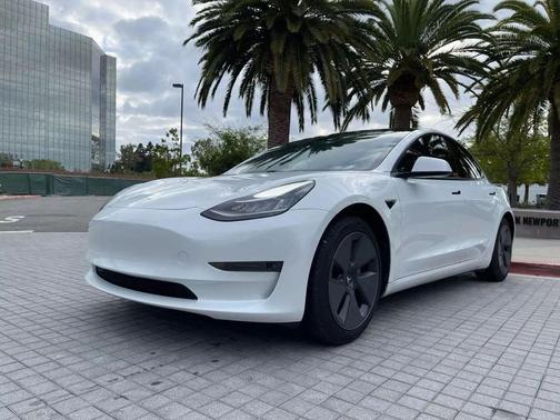 Pearl White Multi-Coat 2022 Tesla Model 3 Standard Range