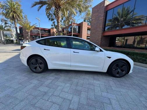 Pearl White Multi-Coat 2022 Tesla Model 3 Standard Range