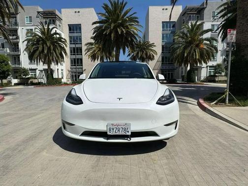 Pearl White Multi-Coat 2023 Tesla Model Y Long Range Dual Motor All-Wheel Drive