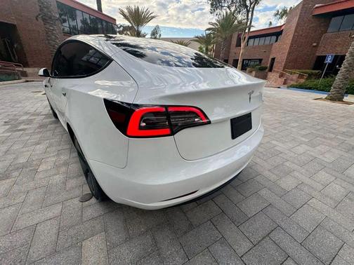 Pearl White Multi-Coat 2022 Tesla Model 3 Long Range