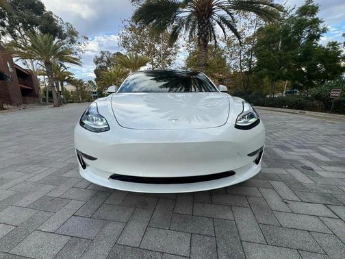 Pearl White Multi-Coat 2022 Tesla Model 3 Long Range