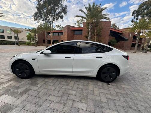 Pearl White Multi-Coat 2022 Tesla Model 3 Long Range