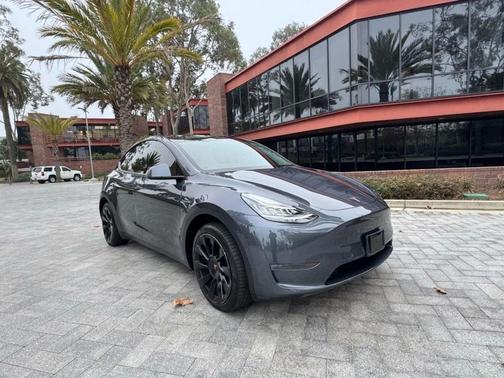 2022 Tesla Model Y Long Range Dual Motor All-Wheel Drive
