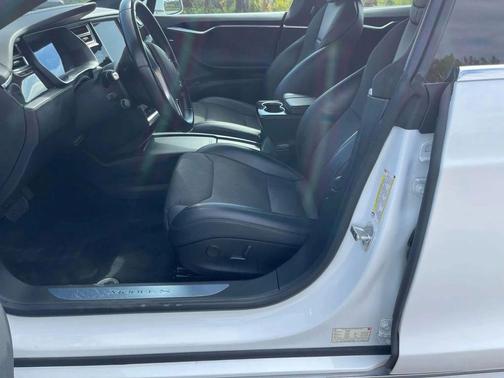 Pearl White Multi-Coat 2017 Tesla Model S 75
