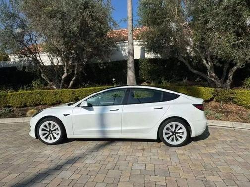 Pearl White Multi-Coat 2022 Tesla Model 3 Long Range