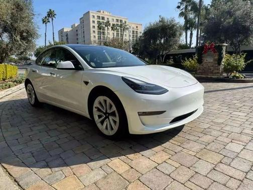 Pearl White Multi-Coat 2022 Tesla Model 3 Long Range