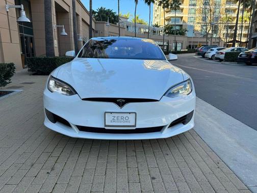 Pearl White Multi-Coat 2017 Tesla Model S 75