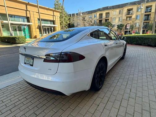 Pearl White Multi-Coat 2017 Tesla Model S 75