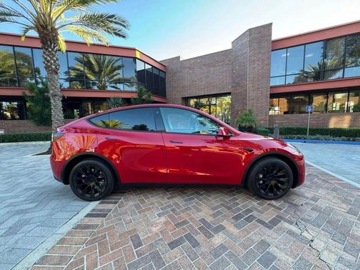 2021 Tesla Model Y Standard Range Rear-Wheel Drive