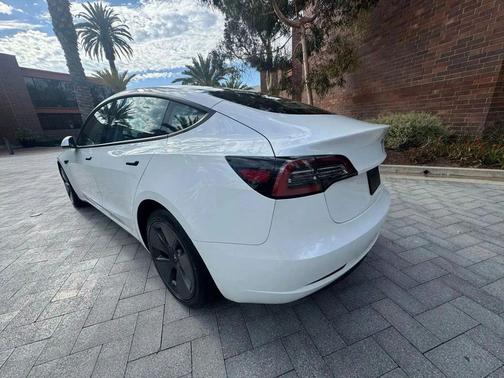 Pearl White Multi-Coat 2023 Tesla Model 3 Standard Range