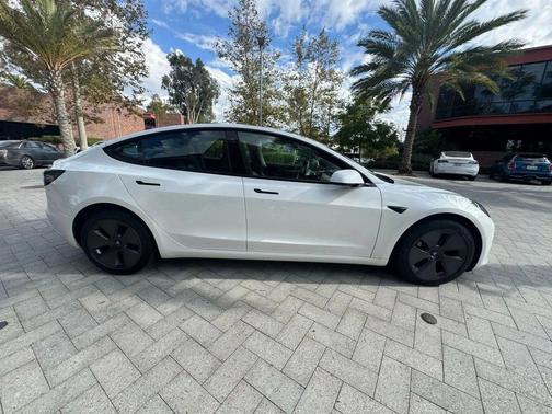 Pearl White Multi-Coat 2023 Tesla Model 3 Standard Range