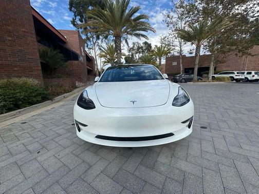 Pearl White Multi-Coat 2023 Tesla Model 3 Standard Range