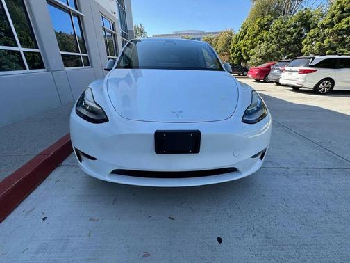 Pearl White Multi-Coat 2022 Tesla Model Y Long Range Dual Motor All-Wheel Drive