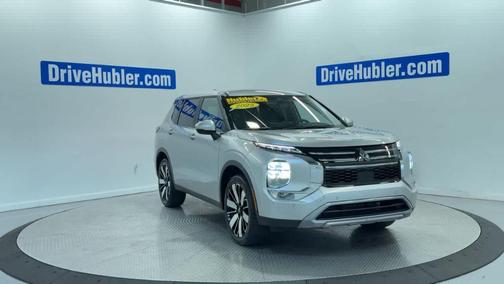 Silver 2025 Mitsubishi Outlander SE