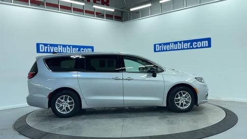 2024 Chrysler Pacifica Touring-L