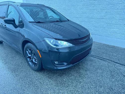 2020 Chrysler Pacifica Touring-L