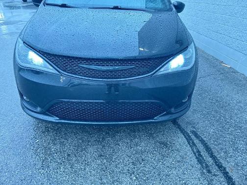 2020 Chrysler Pacifica Touring-L