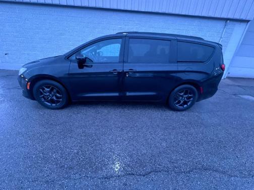 2020 Chrysler Pacifica Touring-L