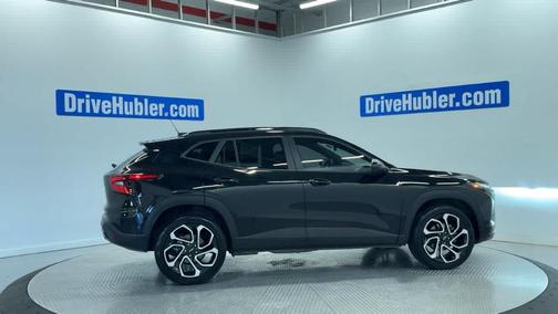 Mosaic Black Metallic 2025 Chevrolet Trax 2RS