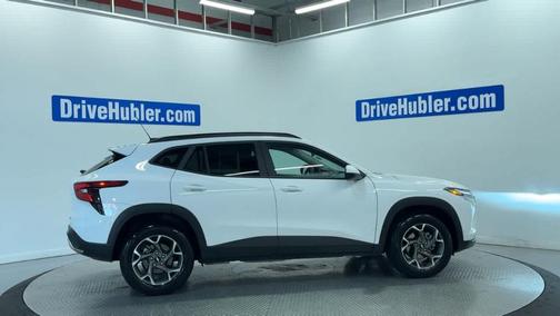 Summit White 2025 Chevrolet Trax LT