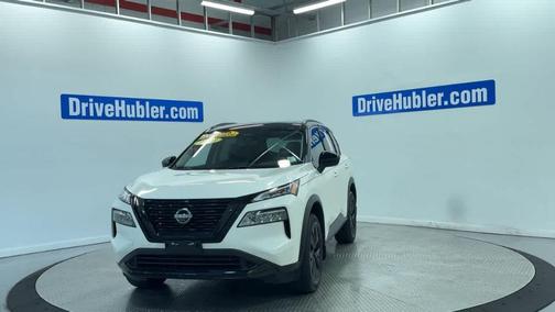 2 Tone White / Black Roof 2023 Nissan Rogue SV