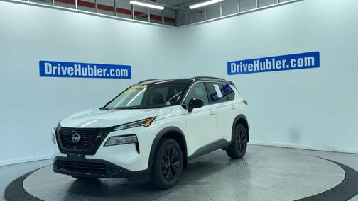 2 Tone White / Black Roof 2023 Nissan Rogue SV