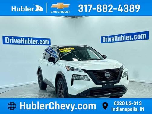 2 Tone White / Black Roof 2023 Nissan Rogue SV