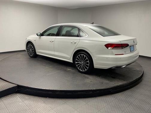 Photo 5 of 32 of 2022 Volkswagen Passat 2.0T Limited Edition