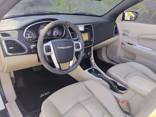 2011 Chrysler 200 Limited