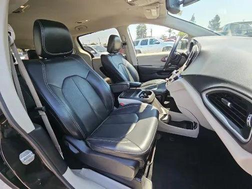 2020 Chrysler Voyager LXI