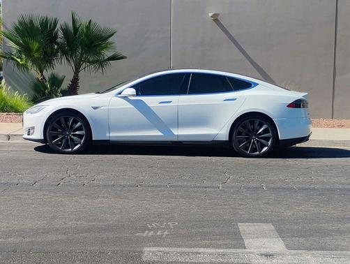 2015 Tesla Model S 85