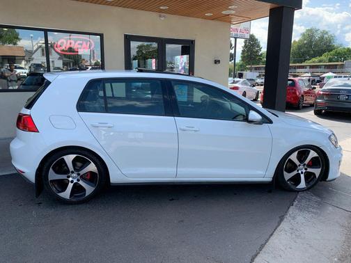 2016 Volkswagen Golf GTI 2.0T SE 4-Door