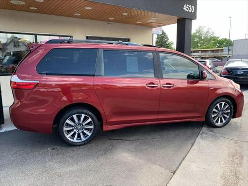 2019 Toyota Sienna XLE Premium