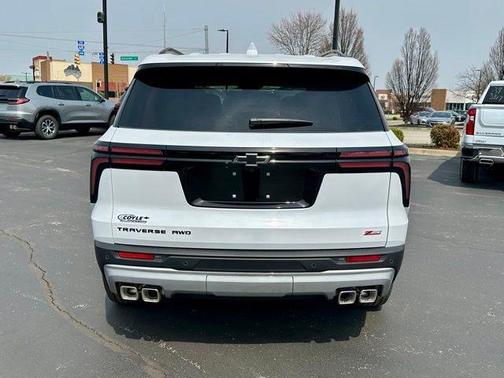 Polar White Tricoat 2026 Chevrolet Traverse AWD Z71