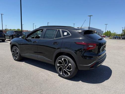 Mosaic Black Metallic 2026 Chevrolet Trax FWD 2RS