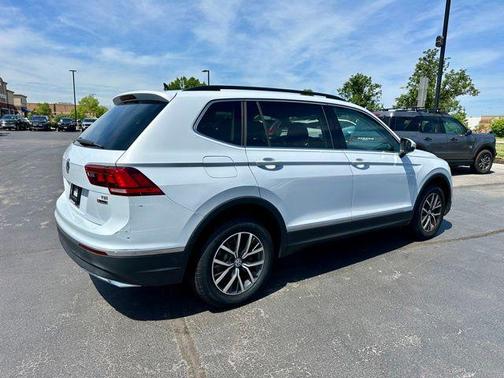 White Silver 2018 Volkswagen Tiguan 2.0T SE 4MOTION